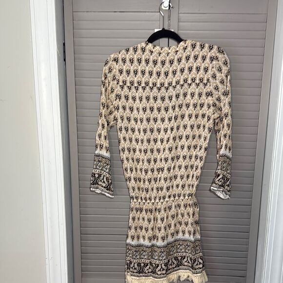 Cream Bell Sleeve V-Neck Tunic - Picture 3 of 13